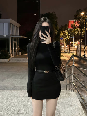 洋气半高领紧身连衣裙女秋季长袖修身打底裙子纯欲收腰包臀裙短裙