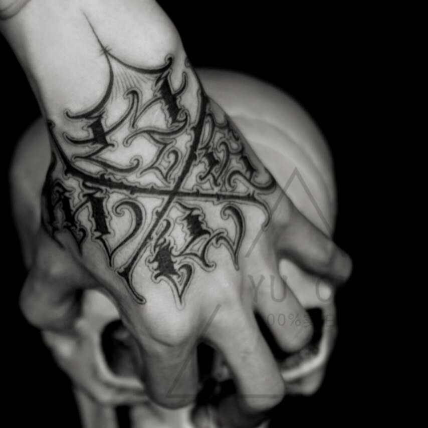 网红手背花体字黑色系英文仿真防水男女持久欧美暗黑风纹身贴