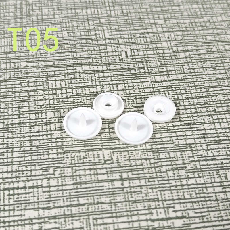 T09T5四合扣子塑料树脂纽扣