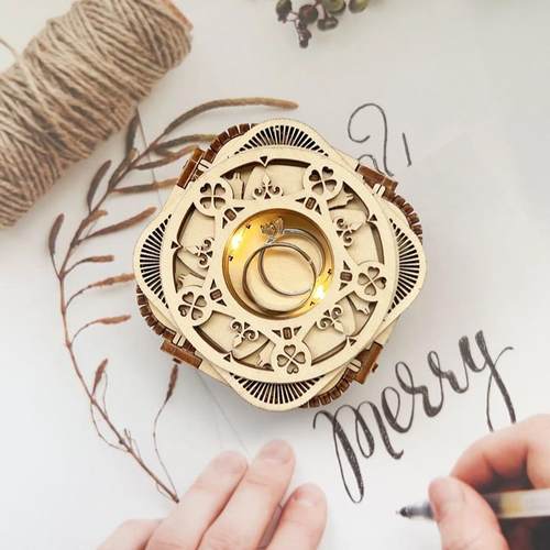 求婚盒手工拼装DIY八音盒四叶草戒指盒木质机关模型送女友生日礼