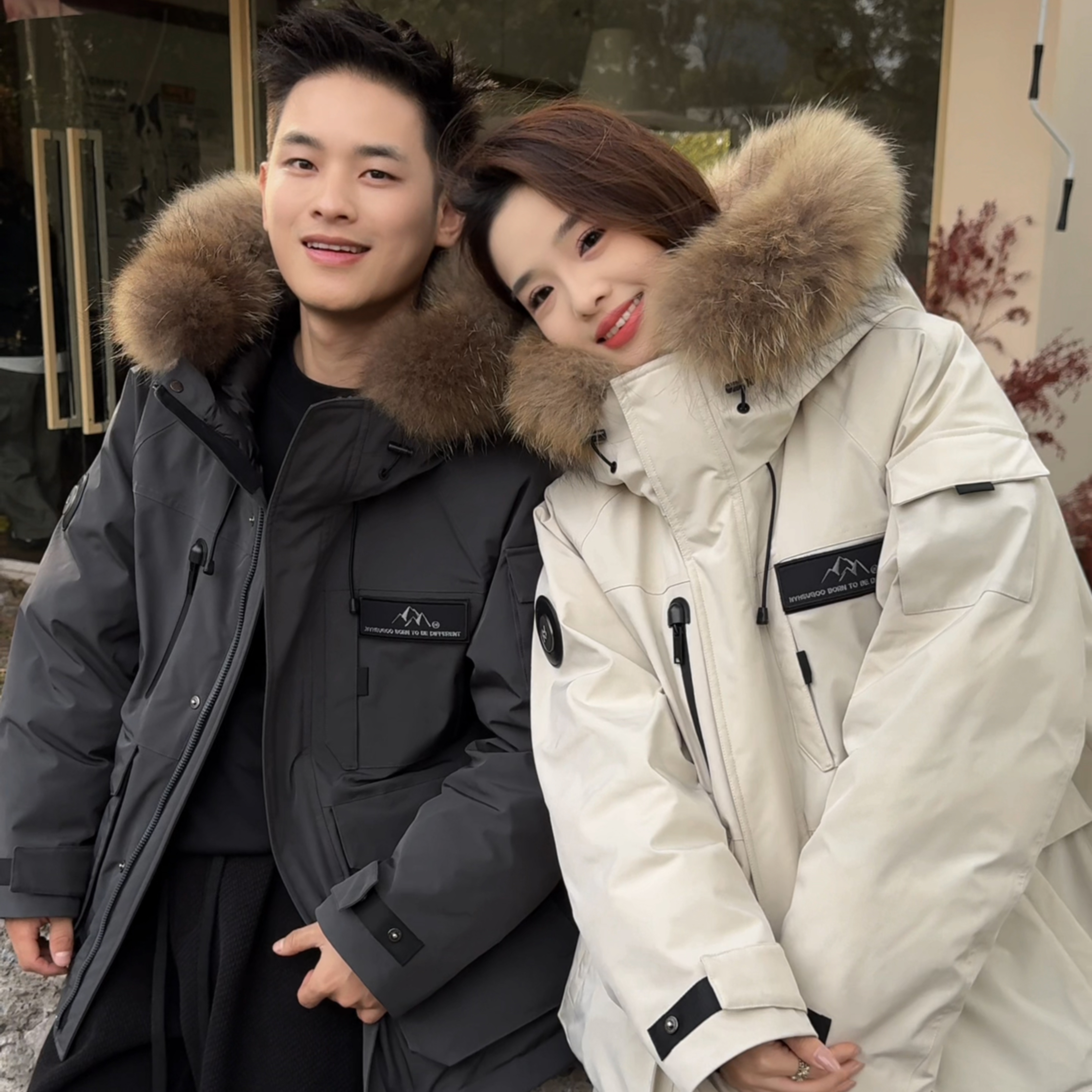 南乙90白鸭绒5.0派克服男女同款冬季貉子毛领情侣羽绒服外套55033