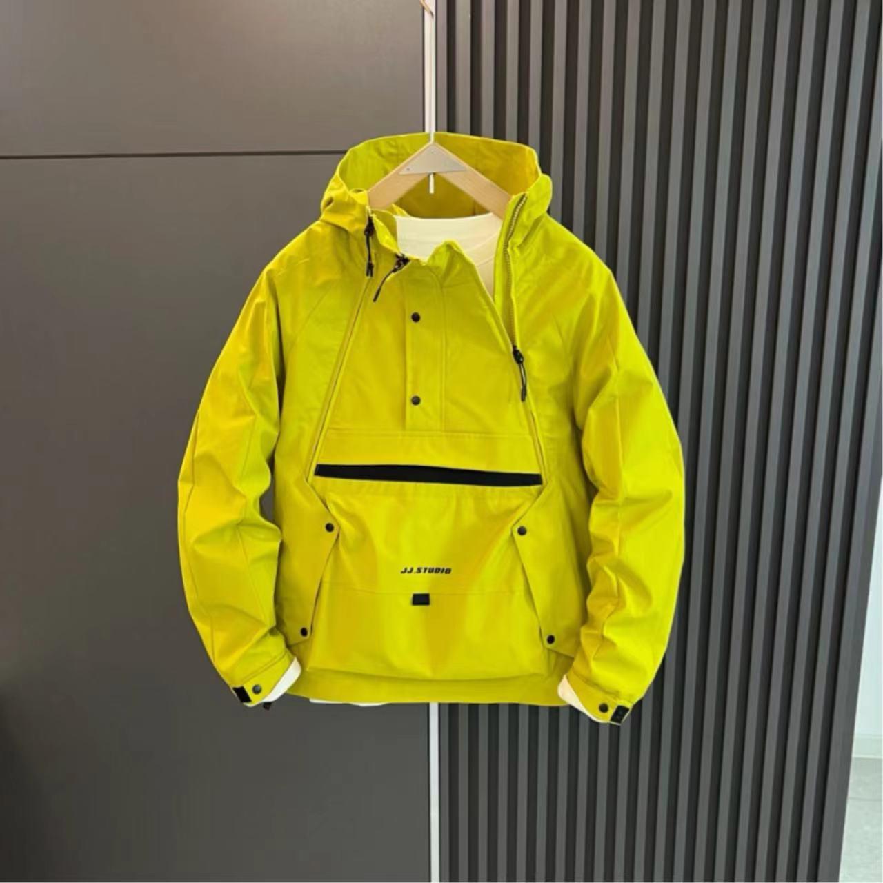 Home Daily 抬升你的形象！就是帅炸！秋季户外工装连帽冲锋衣男