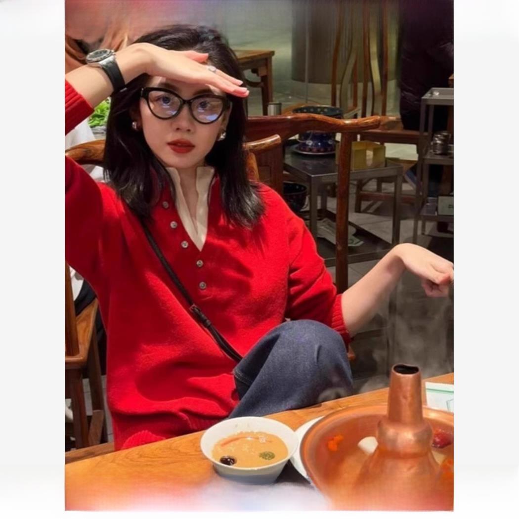 法国Rouje tusse红色毛衣女秋冬半开领撞色羊绒针织内搭v领羊毛衫