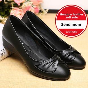 妈妈的平底鞋2025新夏季舒适和多功能真皮中年平底鞋女鞋软底楔形