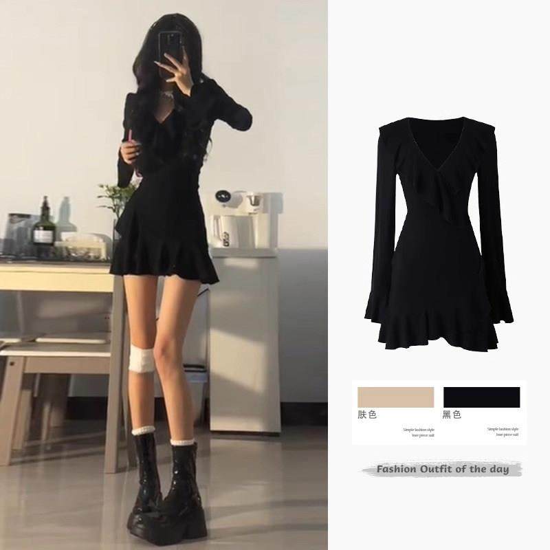 日系纯欲V领连衣裙女春秋新款风情万种芭蕾风包臀裙赫本风小黑裙