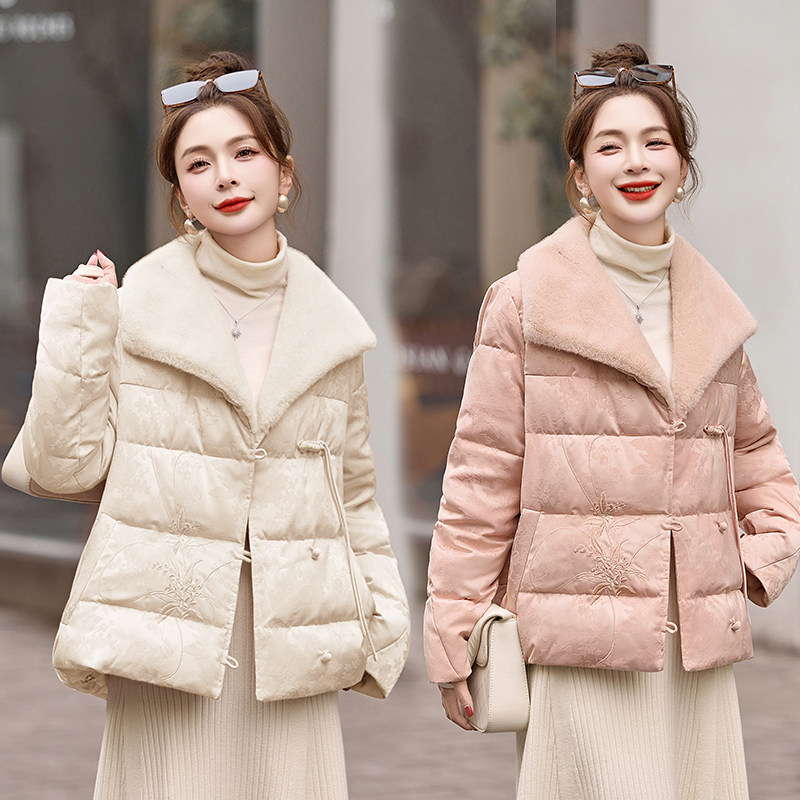2025冬季新款艾莱依翻领中国风中式羽绒服女90白鸭绒保暖气质外套