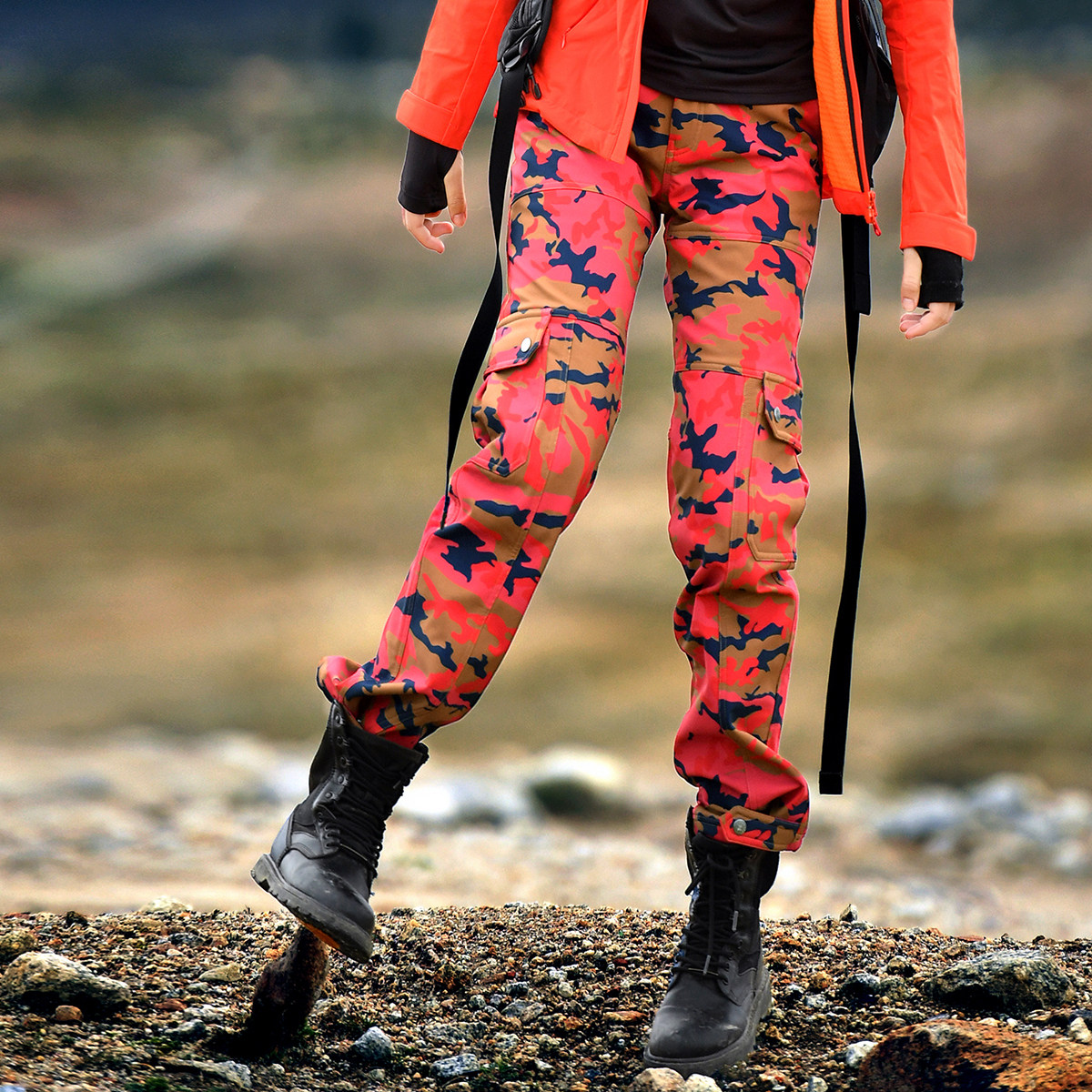 卓尼维斯户外原创防风防水透气抓绒保暖宽松迷彩软壳裤冲锋裤女式