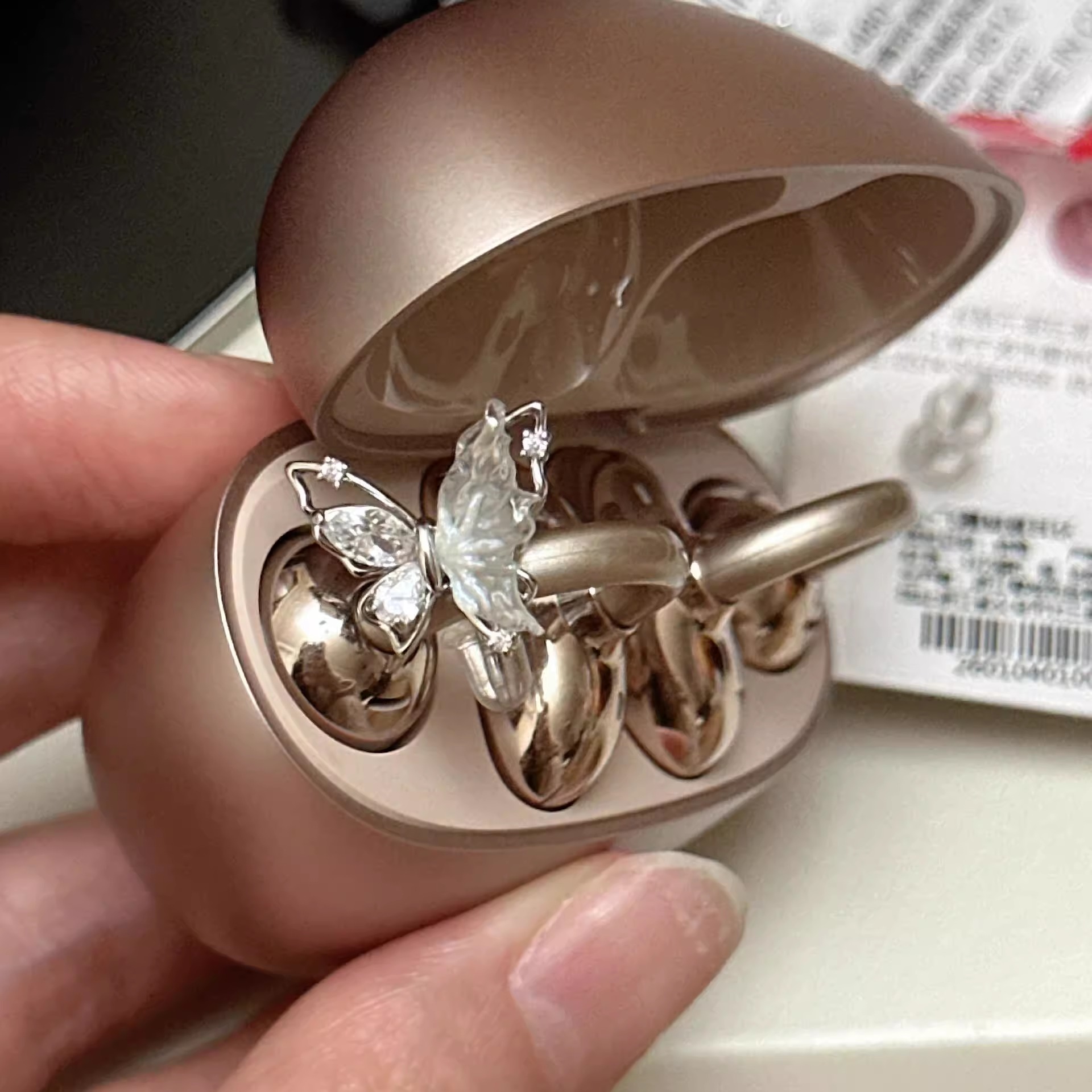 爆闪蝴蝶耳机钻扣小众甜美气质适用freeclip2耳机夹扣配饰diy装饰