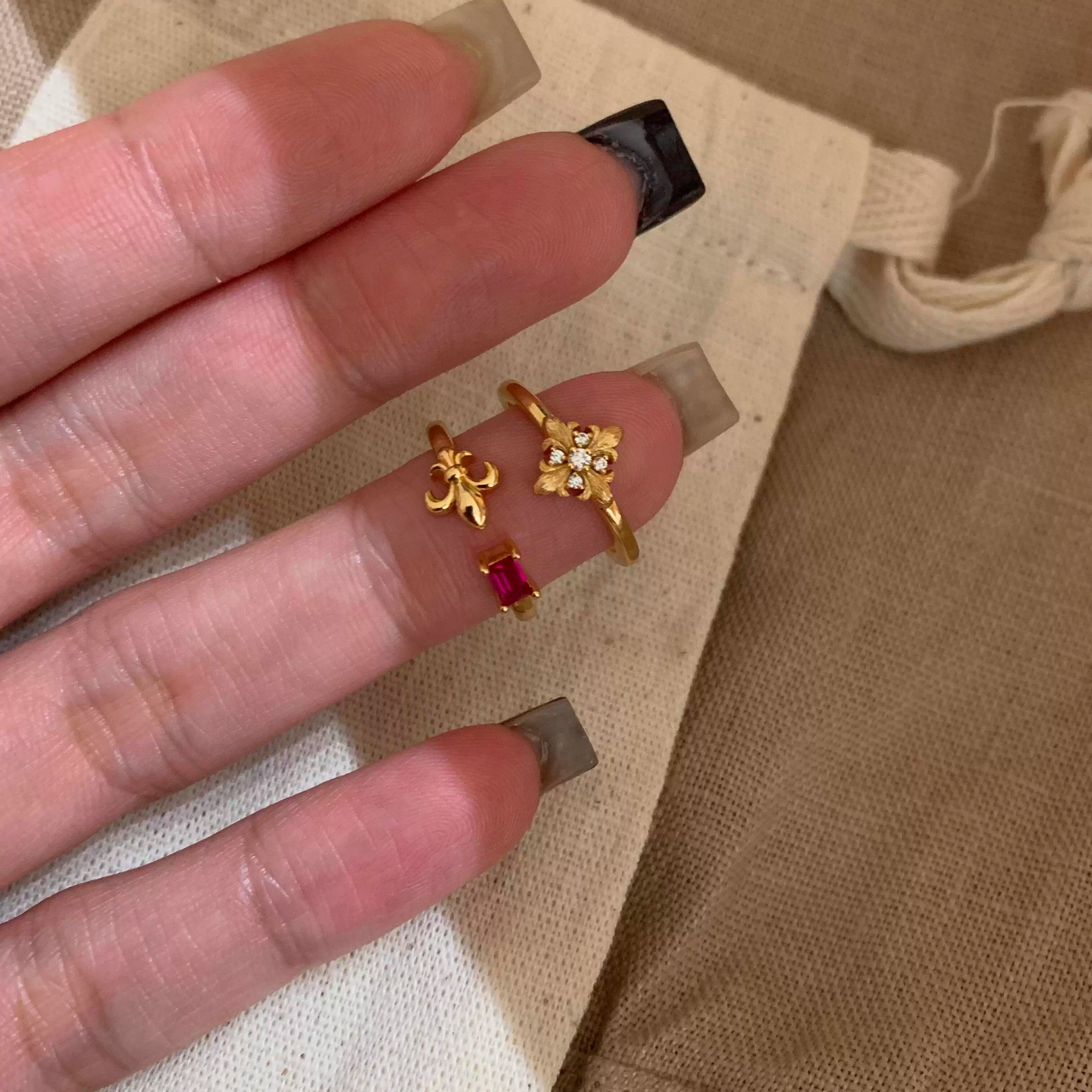 金色中式复古宫廷风红宝石鸢尾花戒指小众设计轻奢高级感开口尾戒