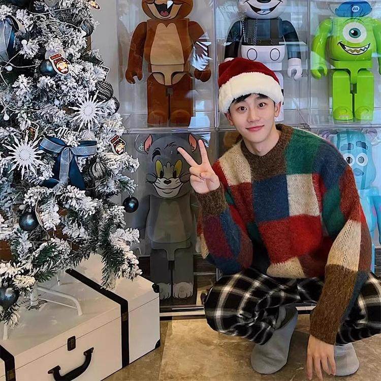 圣诞氛围感穿搭红色毛衣男