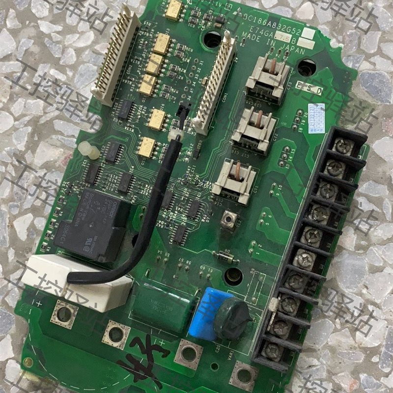 议价BC186A832G52 E74GA7.5B三菱变频器驱￥