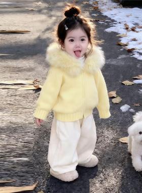 韩版女童2025冬季新款奶黄色毛领连帽拉链毛衣外套女孩杏色直筒裤