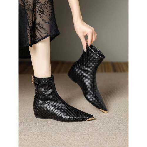 防踢黑色尖头平底内增高3公分短靴女2025冬新款弹瘦瘦靴1218w