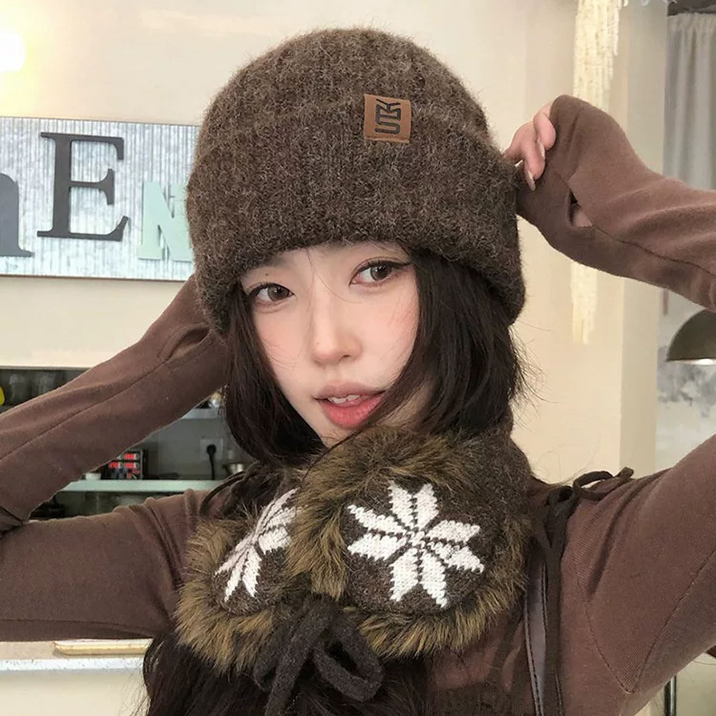 冬季女款可拆毛绒护耳针织帽显脸