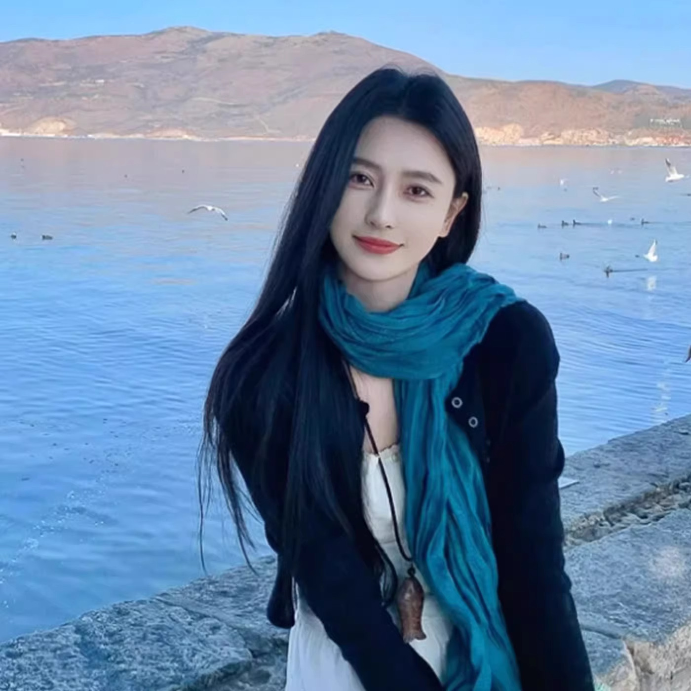 文艺湖蓝棉麻褶皱长款丝巾披肩