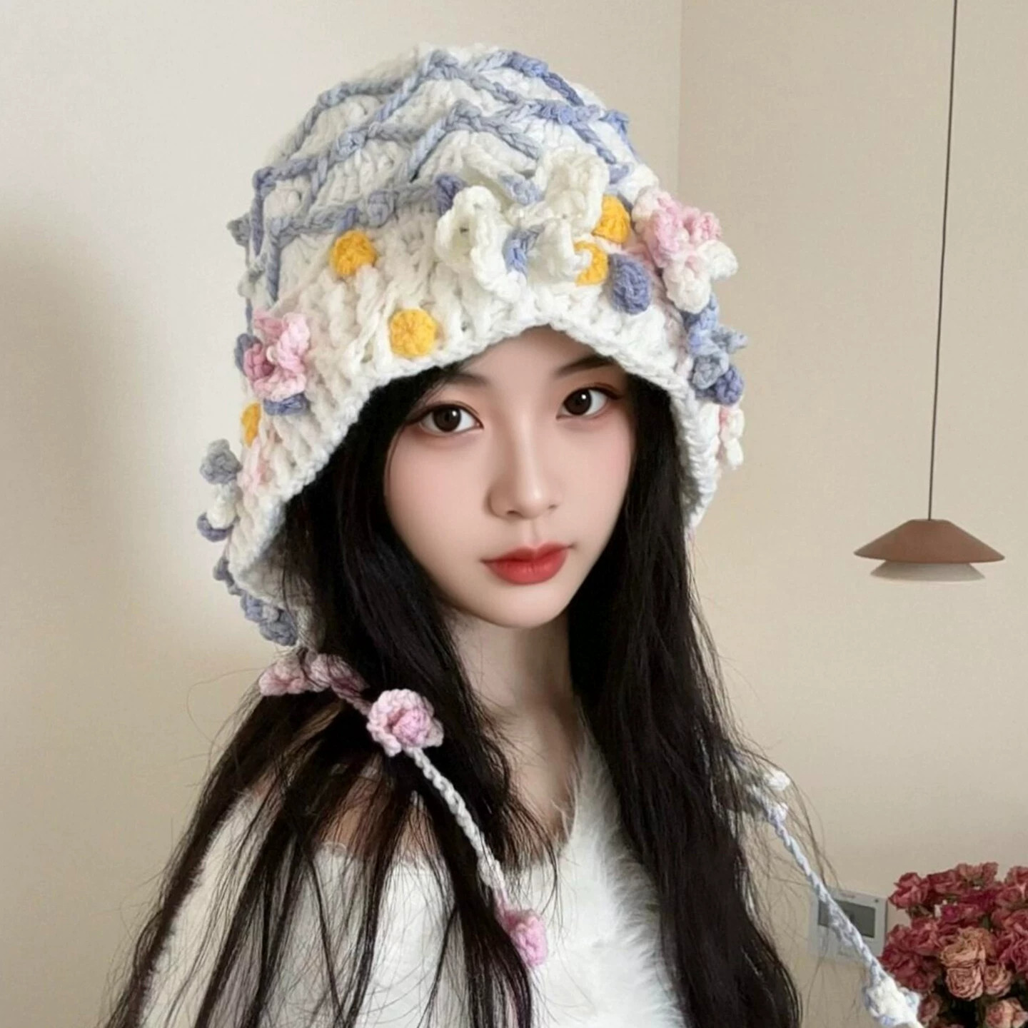 冬季女款钩花流苏针织帽显脸小