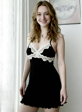 HEYOUNGIRL法式复古蕾丝花边纯色吊带连衣裙性感休闲显瘦露背短裙