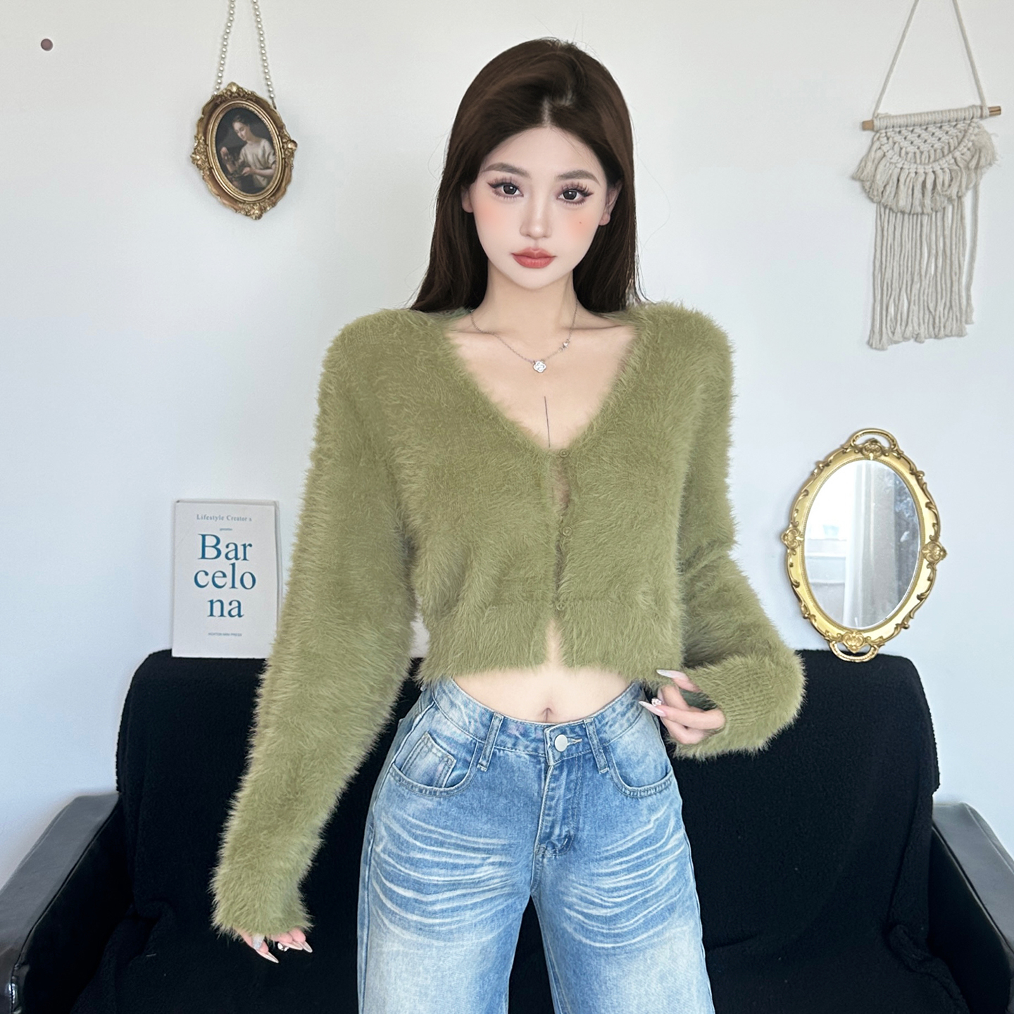 软fufu温柔V领排扣设计绿色毛衣