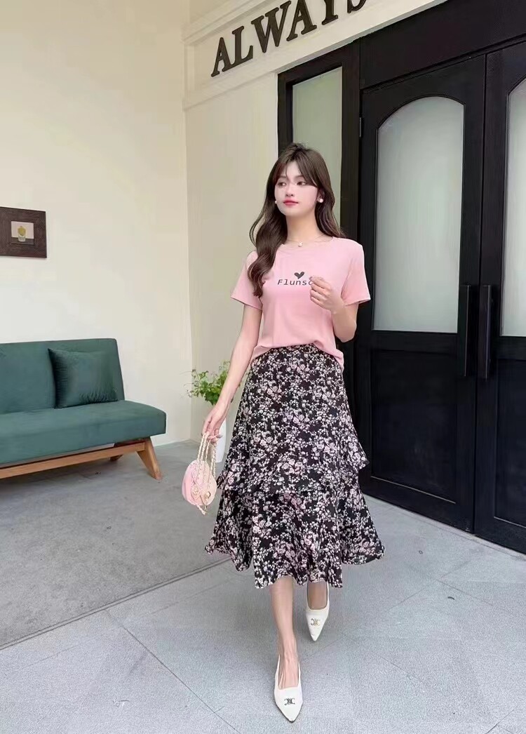 2024夏季新款时尚修身显瘦中长款碎花半身裙短袖T恤女两件套装