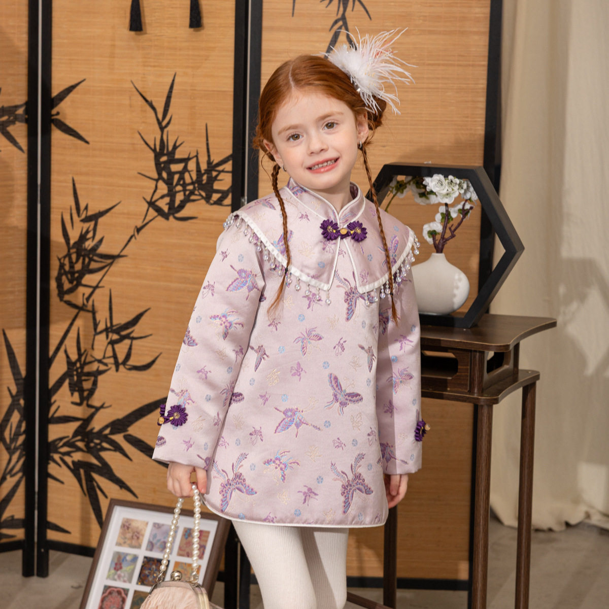女童25冬季新欢蝴蝶刺绣披肩领盘扣中国风紫色加绒长袖旗袍年款