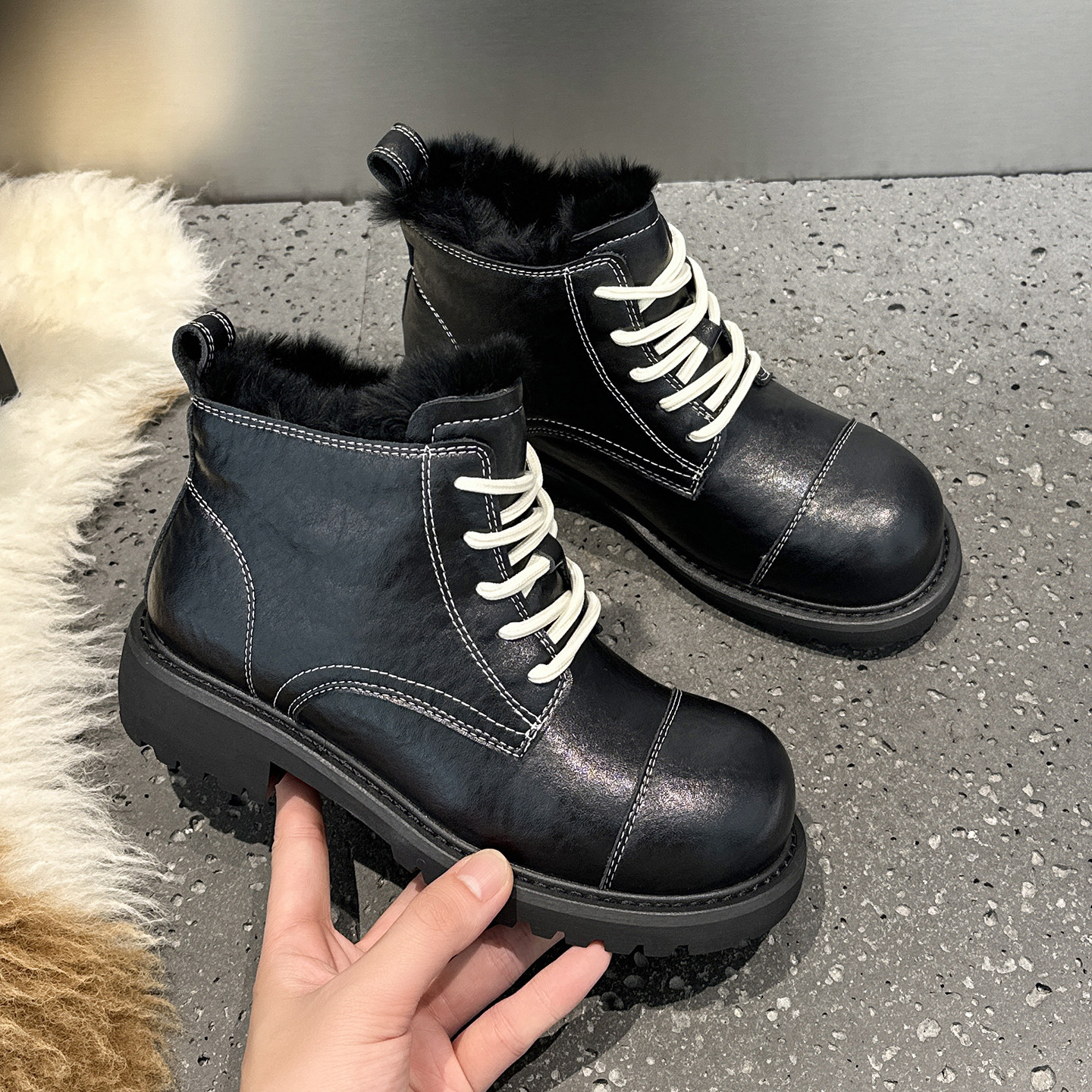 加绒马丁靴女软底厚底机车短靴