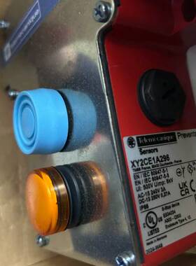 XY2CE1A296 拉绳开关，两个，，未使议价