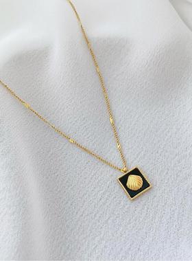 时尚气质黑色小方牌项链复古轻奢ins小众个性海洋贝壳吊坠锁骨链