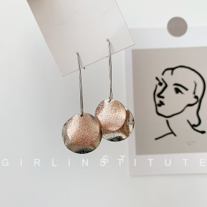 显脸瘦金银亮片撞色耳环