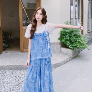 夏日ootd穿搭休闲套装女温柔系显瘦蕾丝T恤吊带阔腿裤三件套爆款图片