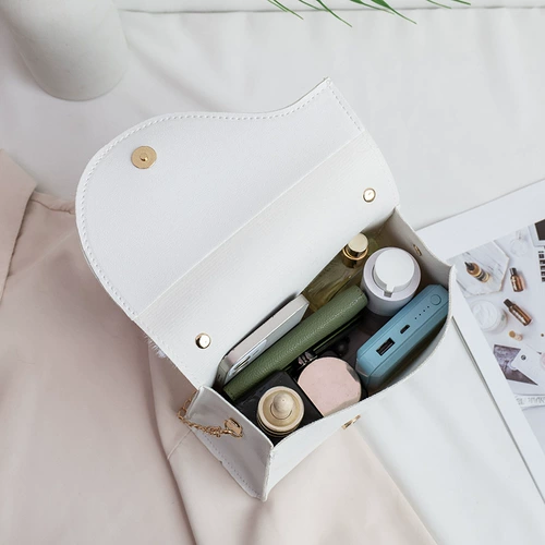 Небольшая сумка, цепь