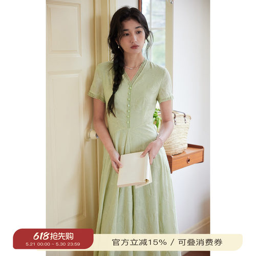 solighter法式绣花v领收腰连衣裙