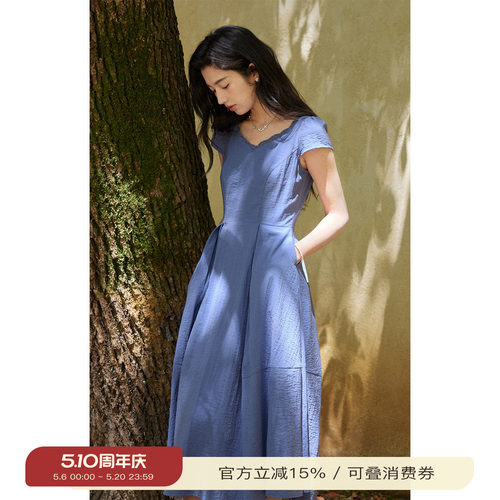 solighter蕾丝拼接桃心领连衣裙