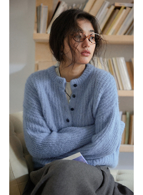 solighter 蓝色羊驼毛圆领套头毛衣女冬季2025新款软糯针织上衣