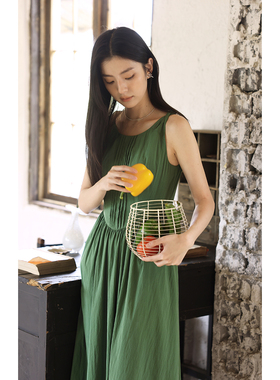 solighter 法式天丝绿色无袖背心连衣裙夏季2025新款收腰吊带长裙