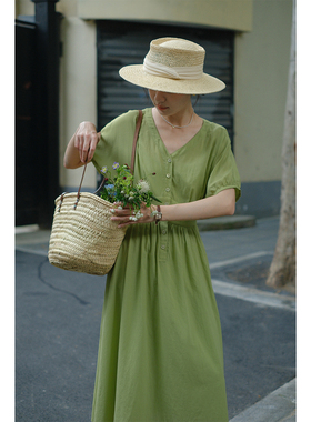 solighter法式复古天丝绿色v领连衣裙女夏季2025新款宽松显瘦长裙