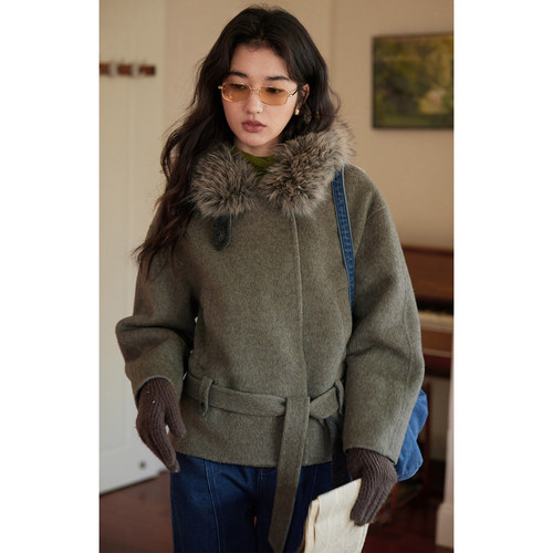 solighter连帽毛领短款毛呢外套