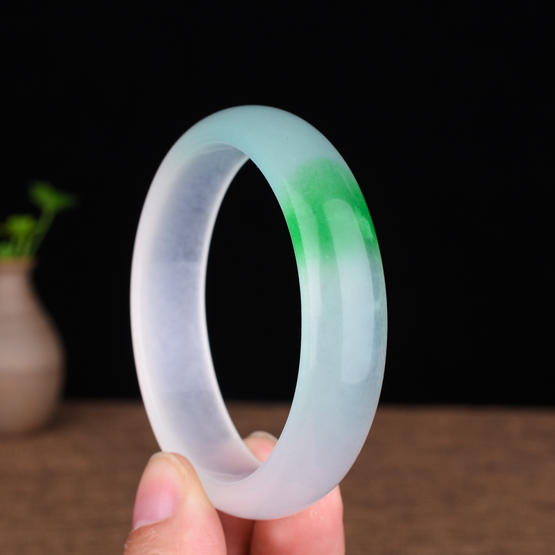 缅甸A货飘绿花翡翠色少女玉手镯时尚流行女款镯子送妈妈送礼品