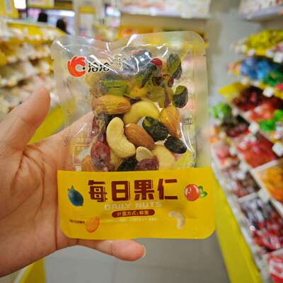 零食优选很忙洽洽每日果仁腰果仁巴旦木仁葡萄干蔓越莓散称满35包