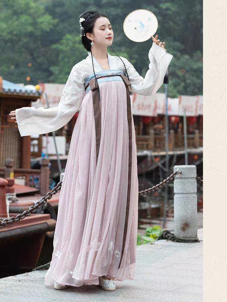 落櫻賦夏季新款刺繡繡花傳統漢服女 對襟齊胸兩片式下裙五米擺在類目 女裝/女士精品, 唐裝/民族服裝/舞臺服裝, 民族服裝/舞臺裝中 - 來自Buy2taobao.com提供專業的淘寶代購服務