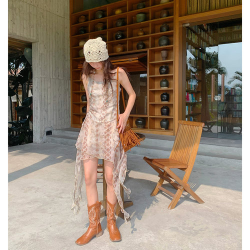 法式复古气质连衣裙女夏季度假风设计感小众收腰显瘦不规则短裙