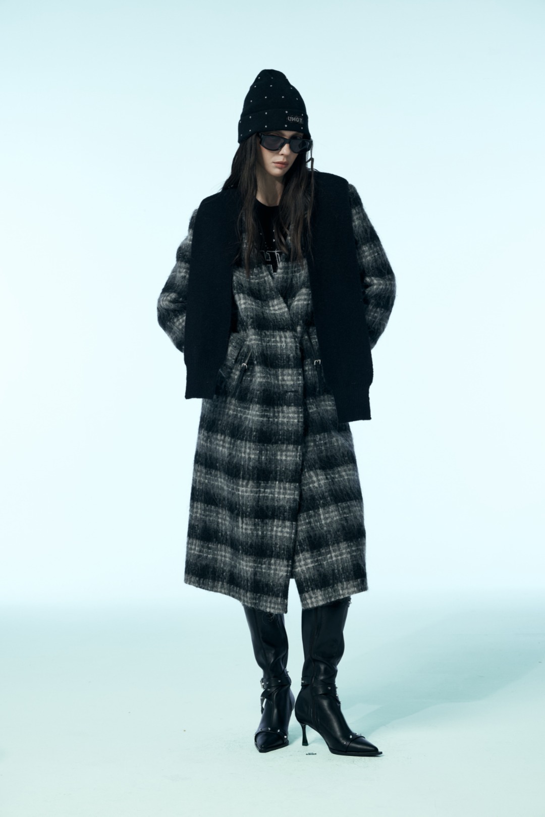 uhot诱货/黑灰色羊毛格纹V领披肩风衣女经典保暖25新款 UWWW2W169