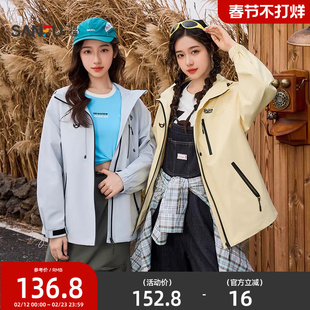 三福冲锋衣2026新款春季高级感魔术贴袖口宽松连帽外套女装507446