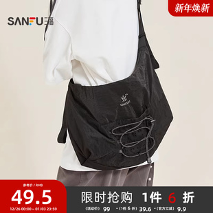 三福挎包夏季 学院运动风户外撒野抽绳斜挎包饺子包女包502435