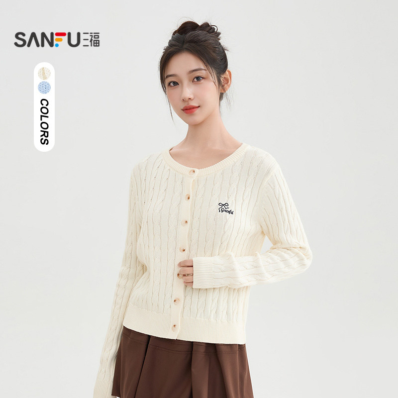 三福圆领毛衣开衫2026新款春季英文刺绣麻花小个子上衣女装514462