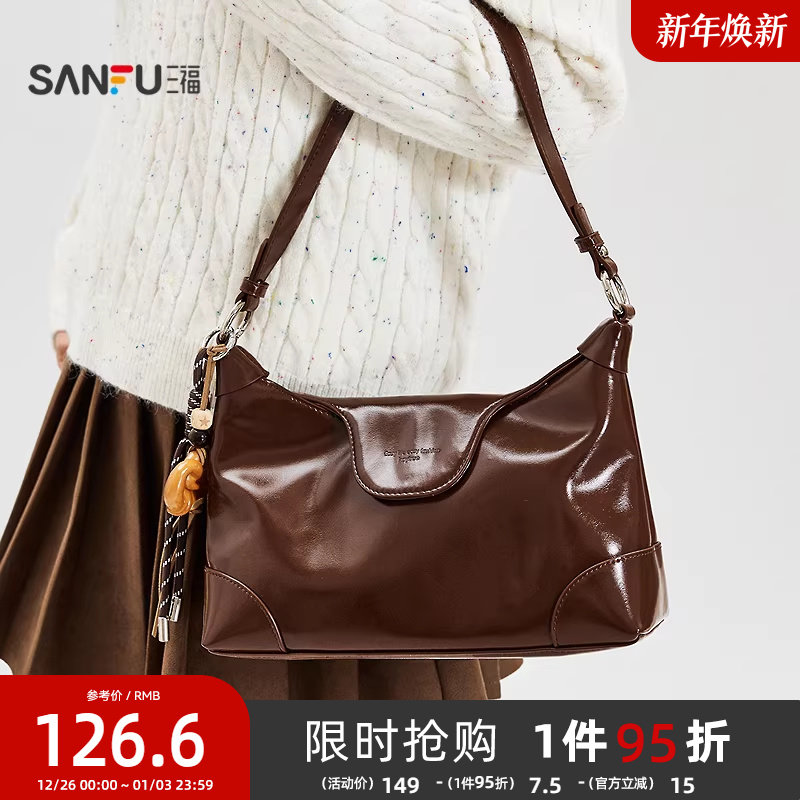 三福腋下包25年冬松弛漫游韩系简约法棍包可爱挂件亮面女包500173