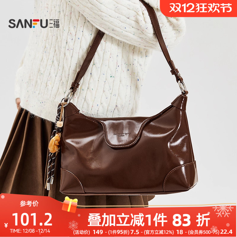 三福腋下包25年冬松弛漫游韩系简约法棍包可爱挂件亮面女包500173