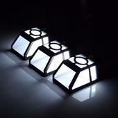 太阳能灯墙壁灯户外花园庭院灯家用光控窗格篱笆灯景观装 饰灯太阳