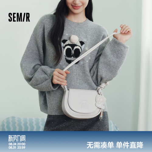 森马潮流联名压印简约斜挎包女款