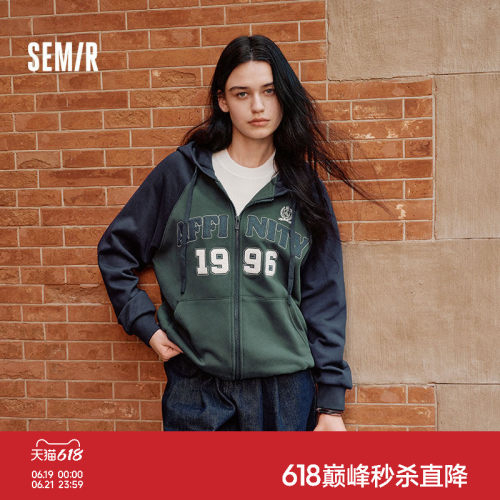 森马连帽插肩袖宽松刺绣外套女