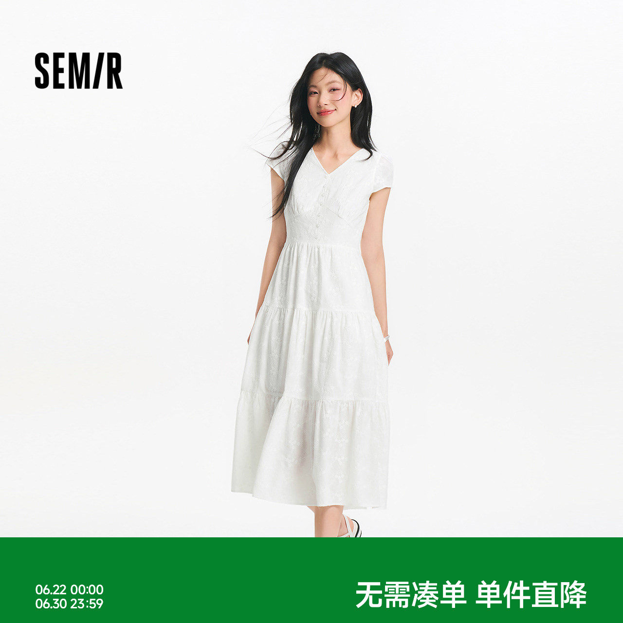 森马重工绣花V领白色连衣裙女